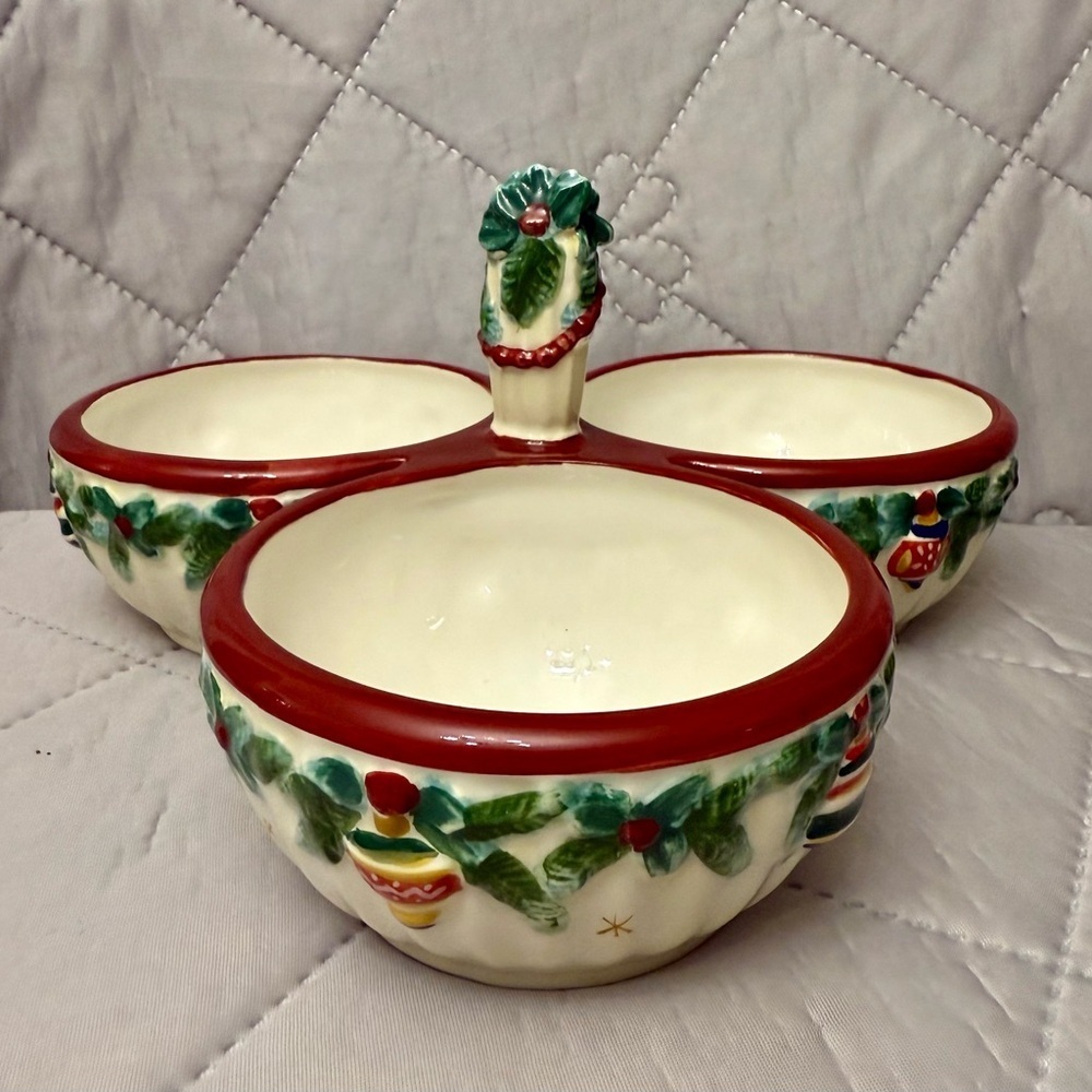 Pfaltzgraff Holiday Garland Triple Section Server